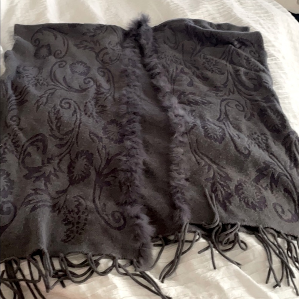 Women’s gray vest with fur